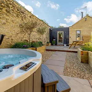  Holiday home Rinstone Lodge, Thornton-le-dale. Moors With Hot Tub