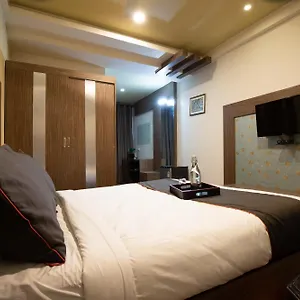 https://super-collection-o-golden-avenue.kerala-hotels.net